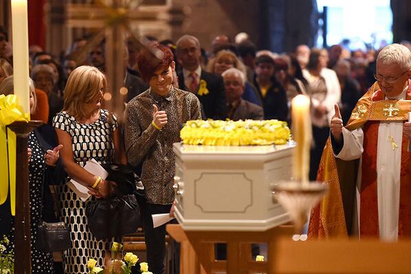 TheSun's tweet photo. Stephen Sutton’s brother Chris gives thumbs up to the inspirational cancer hero at his funeral http://t.co/HIu7jMI7Px http://t.co/WBVAtUItld