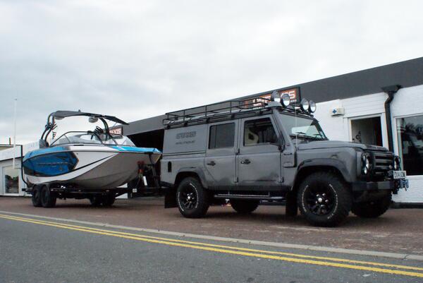 OffaxisAbersoch's tweet photo. Go down to @WalesBoatShow this weekend to see the amazing Nautique #G23 and @ConwyLandRover 's stunning Defender 110 http://t.co/p7MvZd8od3
