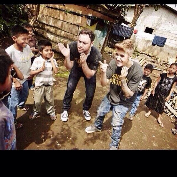 ranranjbjb's tweet photo. JustinもSelenaも本当に心が綺麗だよね。見てよこの2人の優しいそうな顔。アンチの人にこういう所を見て欲しい。絶対見方変わると思う。 http://t.co/mIli1euGM1