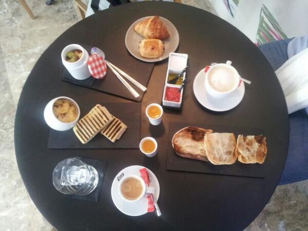 tukitwo's tweet photo. Desayuno SG! Gracias!!!! @dariobarrio_db @dASSAbASSA @jlestevan @IsabeLaranjinha @CasaDecor http://t.co/T4sfSC3Z1f