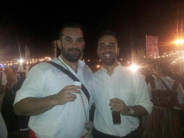 pedritomora45's tweet photo. Primotes en el baile taifa http://t.co/2plknSYQby