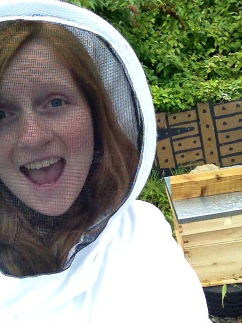 HannahBroadie's tweet photo. #beesatprayerhouse #beehiveselfie http://t.co/C0lPAwS2IO