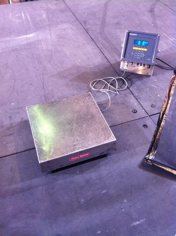SkySportsNews's tweet photo. Froch &amp; Groves will hit these scales at 4 o'clock - get all the build up on #SSN http://t.co/3AFtU4kUW7