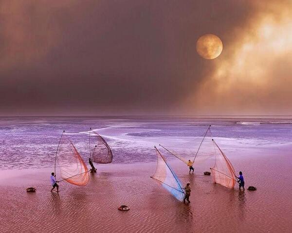 Moonrise @ Bac Lieu, Mekong, Vietnam by Nguyễn Hoàng Nam #CGE