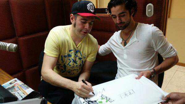 miltonelmostro's tweet photo. Playeras autografiadas de panda quien quiere dale RT http://t.co/A14rqwTsxP