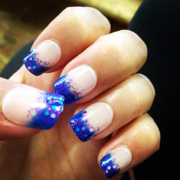 PrincessProb_'s tweet image. Prom nails💋💙💜