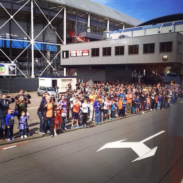 KJ_Huntelaar's tweet photo. #training in #Rotterdam. #Nederland - #Ghana ⚽️ http://t.co/LsjmFO5N61