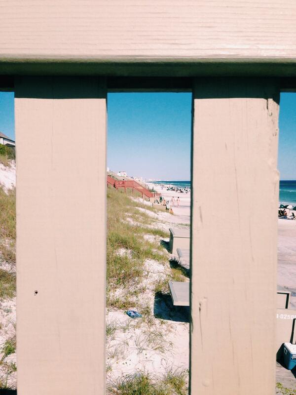 Through the rails at Rosemary Beach! Go follow our friends <a href="/LighthouseFR/">Lighthouse Family Retreat</a> &amp; support their good work! #30ashines 🔆
