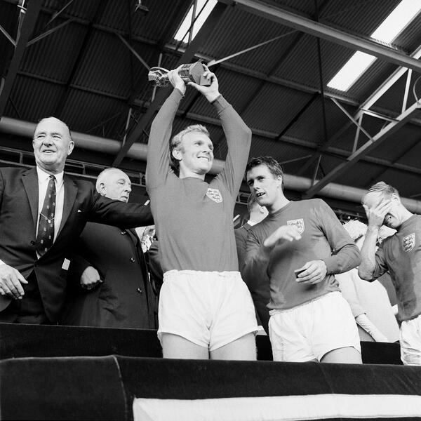 BBCMOTD's tweet photo. WC66: Bobby Moore receives the World Cup trophy from Her Majesty the Queen. http://t.co/YDAJQFwW8q #66final http://t.co/DoaxEY7lCD