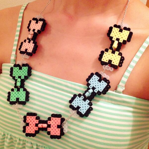 ヌン V Twitter アイロンビーズでリボンだらけネックレスつくった アイロンビーズ Http T Co 8k4cfiivyr