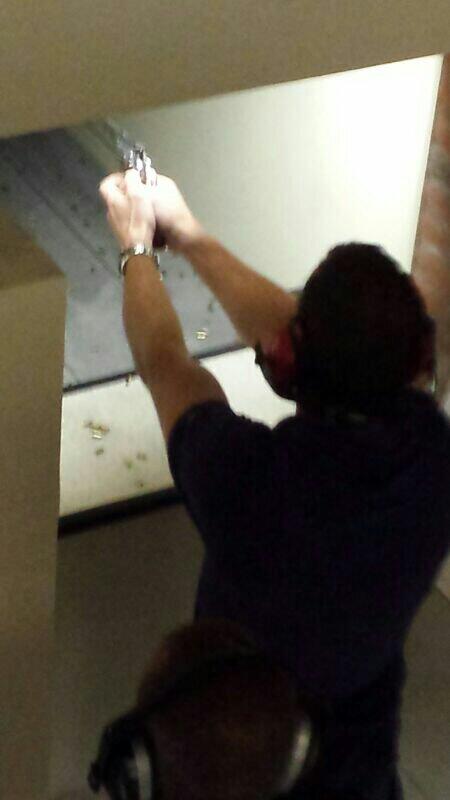 whizzy7's tweet photo. Revolver en geweer schieten bij #devalk. #dartuitje #supervet http://t.co/lrmln7m4MA
