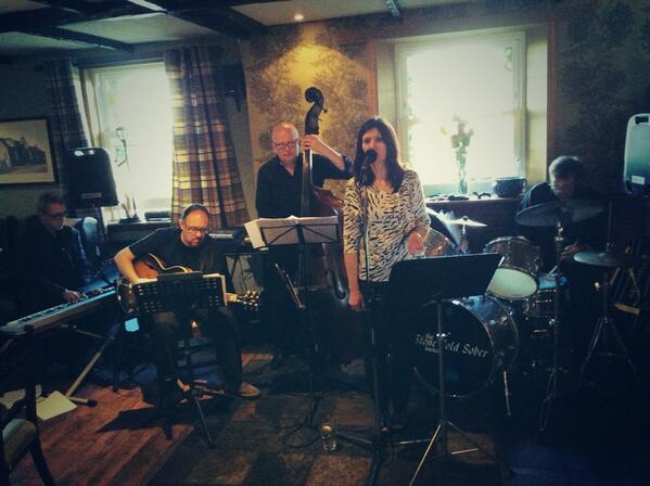 CampbelVictoria's tweet photo. Jazz night in full swing @TheCock_Bull with the beautiful singer Mary May http://t.co/5OdzuspNdD