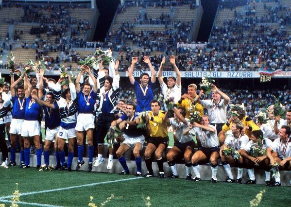 FootballArchive's tweet photo. 3rd and 4th placers doing the wave at the San Nicola, 7 July 1990. #WorldCup #Italy #England (Photo: imago) http://t.co/GeQopexD9T