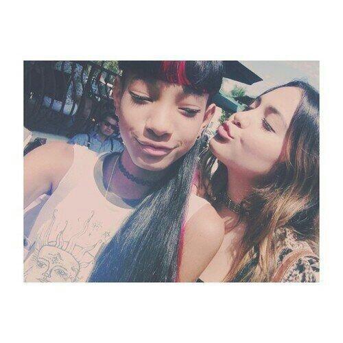gitgdrz's tweet photo. "i wanna steal your soud, brick by brick, i wanna rock n' roll." http://t.co/H8CVJkG8dE