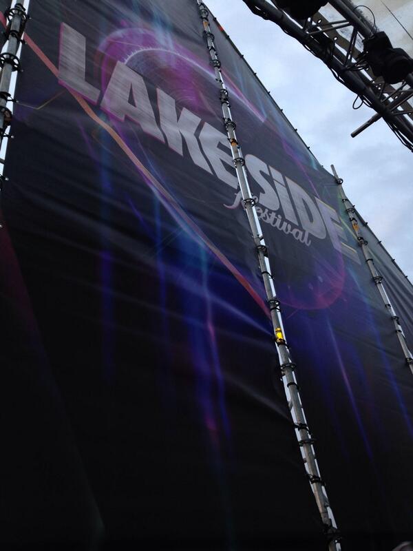 lakesidealphen's tweet photo. Laatste opbouwdag is in volle gang en we zijn er bijna klaar voor! Tickets via http://t.co/W62zyIucuD #lakeside2014 http://t.co/a8FwVpkoac