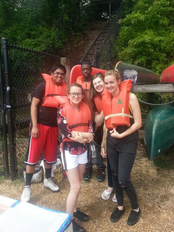 Cohen_mathnerd's tweet image. Lined up and ready to race! #macSTEM #kayaklaunch14 #ibmyp @MacArthurAACPS @AACountySchools