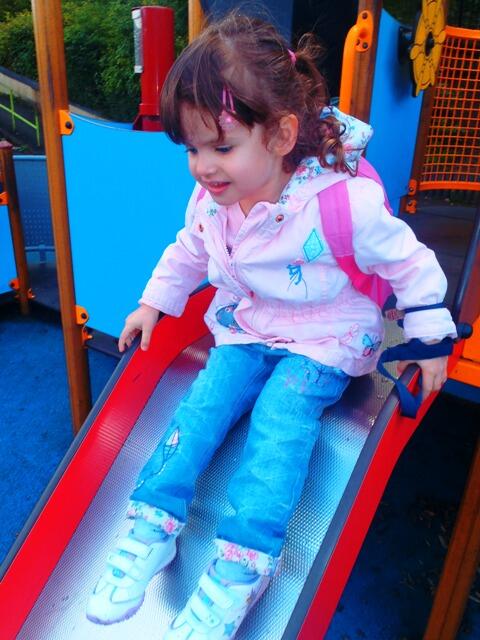 DaisyDayNursery's tweet photo. Our Wise Owls in Llanishen went 2 Roath Park to see ducks &amp; swans &amp; enjoy the playground! http://t.co/K3yiyDoSK6 http://t.co/AcelByR515