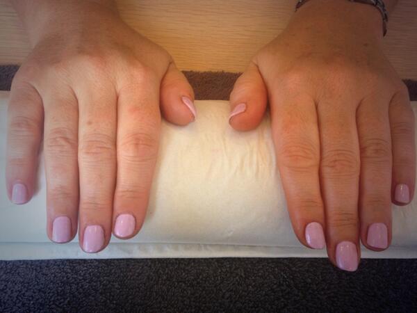 ChelseaPotter17's tweet photo. First client to have the new shellac colour. #cakepop #Shellac http://t.co/UMRLNAjAWq