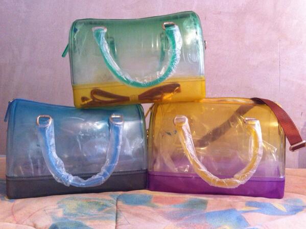 brenwonderland's tweet photo. Pidan su Jelly Candy Bag antes de que se acaben forever! Están SÚPER COOL!!!! 💚💛💙💜@BusinessPolanco http://t.co/cOTDEuurur