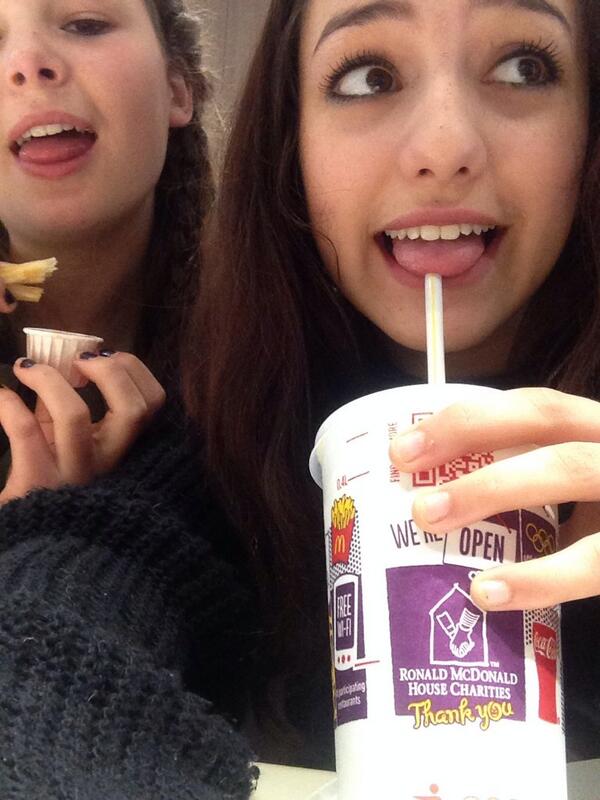 hollywilks_'s tweet image. REUNITED @simplyyswift