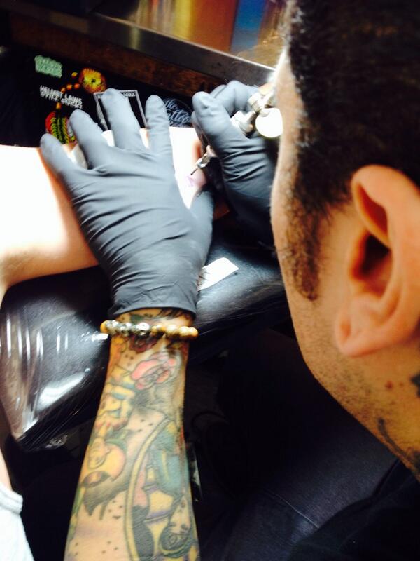 roglus's tweet photo. How cool. Tattoo @shamrocktat2 yesterday. Same moment as @DavidBeckhamWeb @davidbeckvic http://t.co/AFR9fv06X1