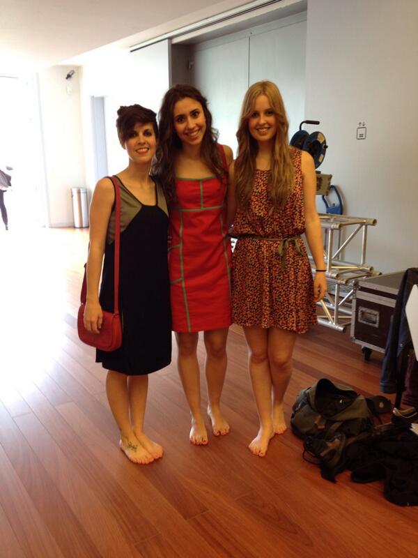 haizeaazpiazu's tweet photo. Dena prest desfilatzeko! @Ainhoitaa17 @eestibalitz http://t.co/406OGYewHz
