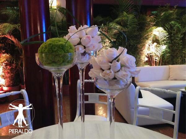 PieraldoEB's tweet photo. Procuramos que los centros de mesa vayan en armonía con la #Decoracion de tu evento http://t.co/q2fKkwWcdo
