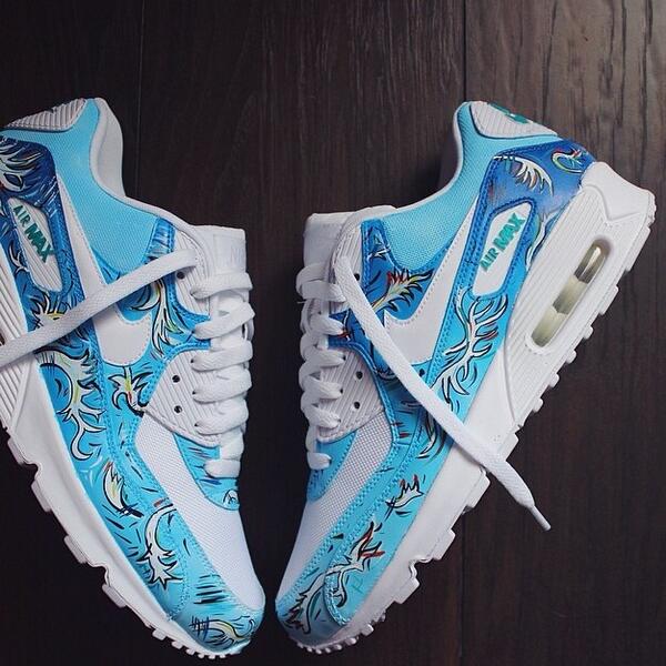welove_sneakers tweet picture