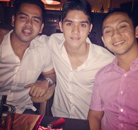 ELluminatiID's tweet photo. "@OFC_Alghazali: B'day party Citraa http://t.co/u45vIDOs2t"