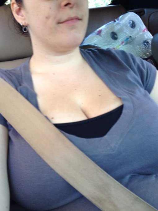 Car boobies! http://t.co/zgRqiTj3Wj