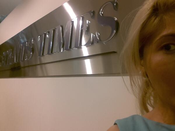 saraannk's tweet image. is currently leaving the building. Woots! #alwaysatwork #thenpeoplethinkihavocall