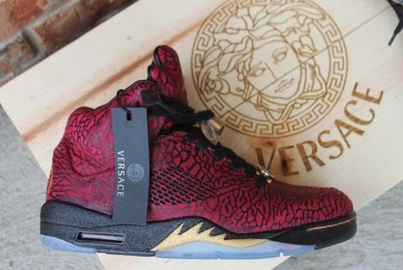 SoleBoyss's tweet photo. Versace 5's http://t.co/4WXuI40ypI