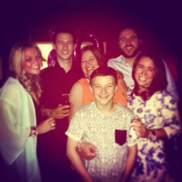 Mason_Din's tweet photo. Tricia's 50th. @kelseydin @Iwillbeaunit @MitchellDin15 @GraceGracelily #family http://t.co/EPVDqcpDMo