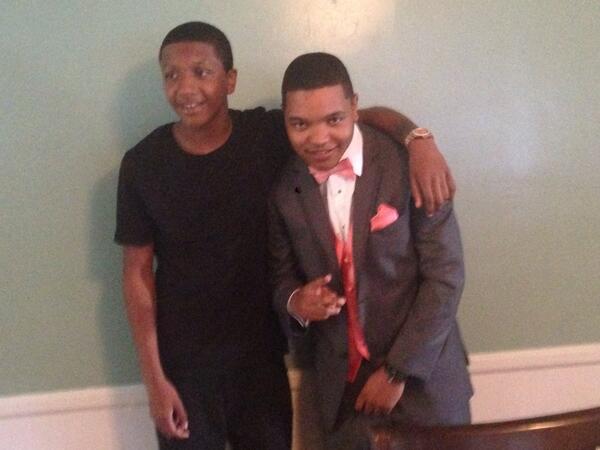 KellzLaRoy's tweet image. Shout out to my lil cuz for his prom #2014 #YoungMeer #fresh #asHELL@meer_teamnike @young_rage215 💯💯💯