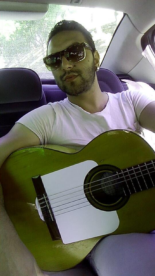 Af24Angel's tweet photo. Mi hermano mostro http://t.co/Q1ENTWE2T8
