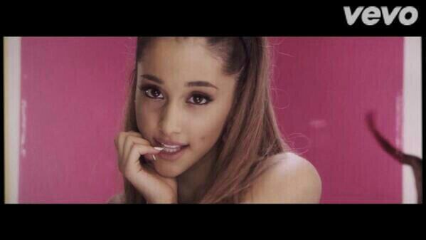 cytlox's tweet image. Me seduzindo........a covinha ♥ #problemvideotoday #WatchProblemOnVEVO