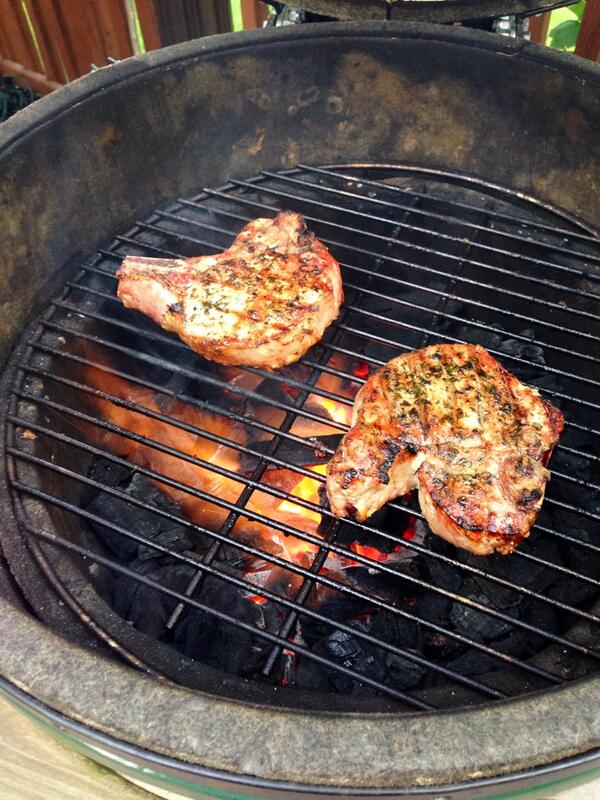 Pork chops on the <a href="/BigGreenEgg/">Big Green Egg</a> tonight with <a href="/MichelleWTAE/">Michelle Wright</a>