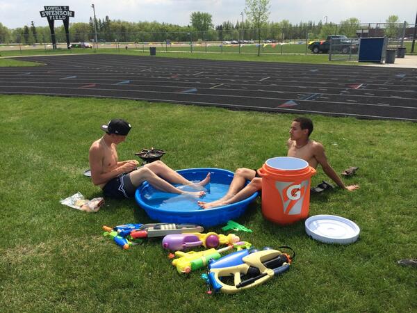 ProwlerBlueCrew's tweet photo. Relaxing at "pre-track" practice!!! http://t.co/mY59BmYRfm