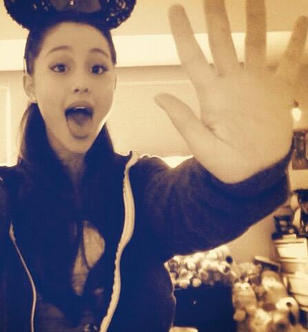 CarisseBermeo's tweet image. 5 HOLY FUCKIN MINUTES GUYS!!! ONLY FIVE MINUTESSSSSSSSSSSSSSS #ProblemVideoOnVevo #problemvideotoday