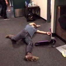 ortegamaximoff's tweet image. Eu após ver o video: 
#problemvideotoday #WatchProblemVideoOnVEVO