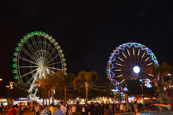 CasetasPopulare's tweet photo. ¡Comienza la noche del viernes de la mejor Feria! #FeriaCordoba #FeriaCordoba14 http://t.co/x6d6l59qNX