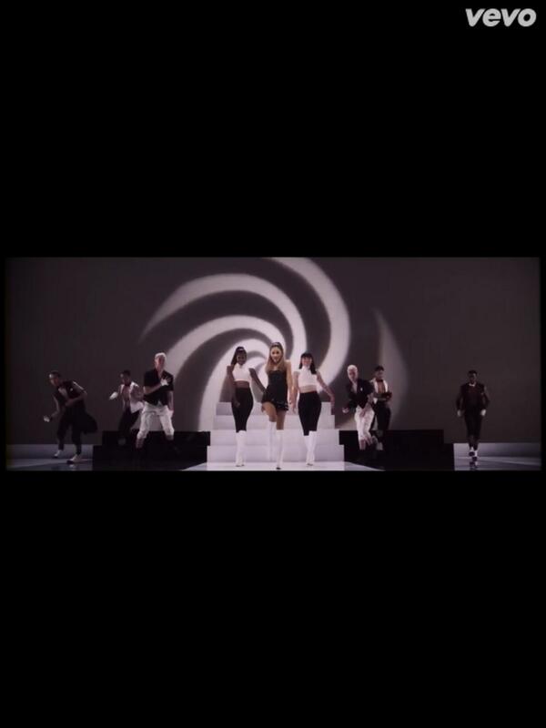 ArianaSeashore's tweet image. CRYING PROBLEM SLAYS MY FUCKIN LIFE LITERAL SLAY ARIANA SHAKE THAT BOOTY YAS SLAYYY ME MOMMMA #ProbemVideo