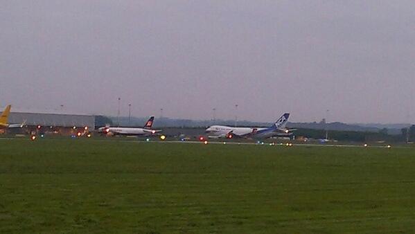 andynun's tweet image. @FlyMidlandsVirt @MrRossHallam Not parked in the nicest place. Phone pic: