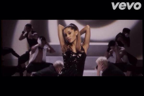 jadavlogs_'s tweet image. FUCKING WERK MA #WatchProblemVideoOnVEVO