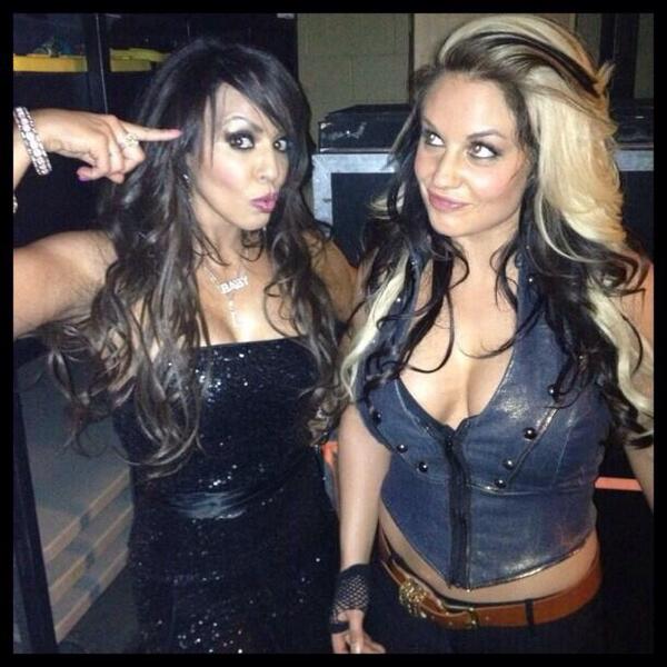 ItsLaylawwe's tweet photo. With kaitlyn! ❤️💋💋💋 http://t.co/Hhj4Kv57Tx