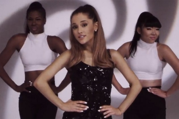 PopCrush's tweet photo. #Arianators, @ArianaGrande is positively SIZZLING in her #ProblemMusicVideo! --> http://t.co/FkZGy0CnDE http://t.co/xamXQ9hXYA