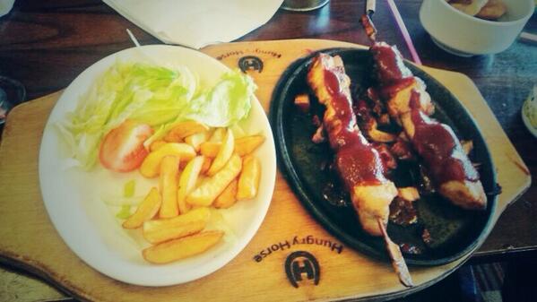 ijonah84's tweet photo. @greenekingpubs @greeneking - horrible nights meal at The Harbour (Kinmel Bay), apparently that's a salad!? http://t.co/Ez6SLnp4B6