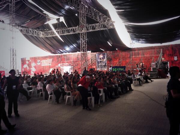 HumorCucamonga's tweet photo. Todo listo para mi confe en el @CongresoDDAH ... http://t.co/54IrnlX5Ny