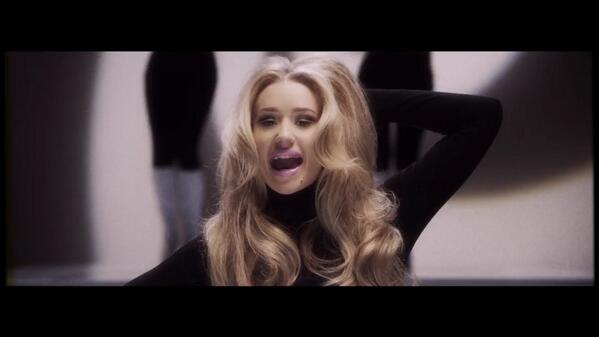 Vevo_DE's tweet photo. Looking good guys!!! @ArianaGrande @IGGYAZALEA @BigSean http://t.co/lTES3SLodq #WatchProblemOnVEVOTonight http://t.co/Mt9Ig0UoQ5