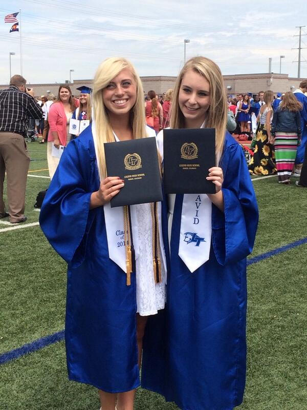 KATIERAY16's tweet photo. YAY!! 🎓🎉😁 http://t.co/TqmUIXCtfX